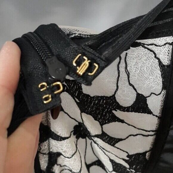 Victoria's Secret Bustier Corset Black 34C Underwire Garter Bone Merry Widow NWT - Picture 7 of 11